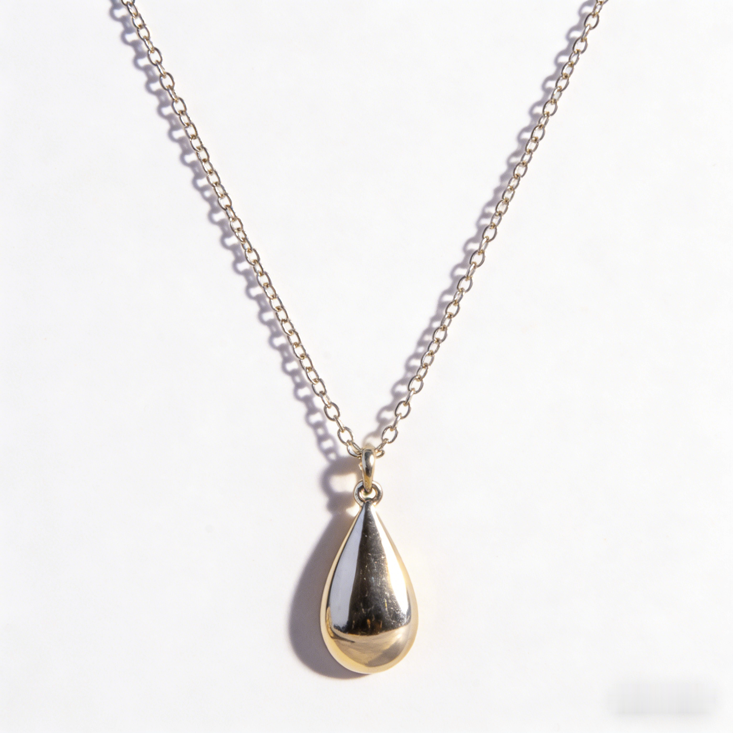 ☯️ "Two-Tone Teardrop Pendant Necklace" – Split Design | Silver & Gold Plated | Modern & Balanced Style 🤍